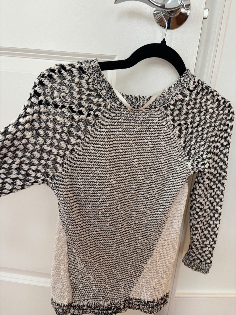 VInce Camuto Black and White Knit sweater, petite xs